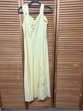 SHEIN Pale Yellow Sleeveless Maxi Dress with Floral Appliqué